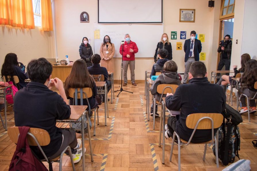 Cerca de 900 establecimientos educacionales retornaron a clases presenciales en Los Lagos