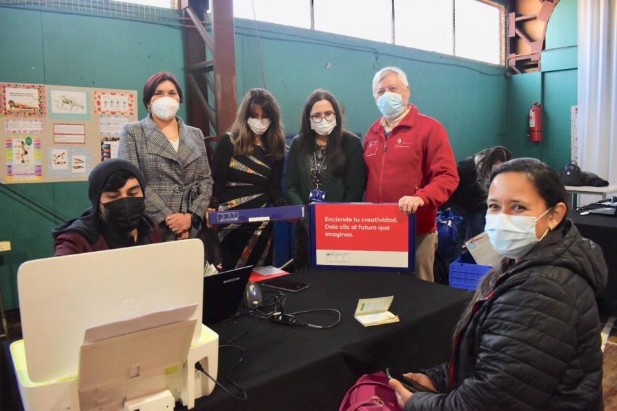 Autoridades entregan 337 computadores de las Becas TIC del Mineduc en Puerto Varas