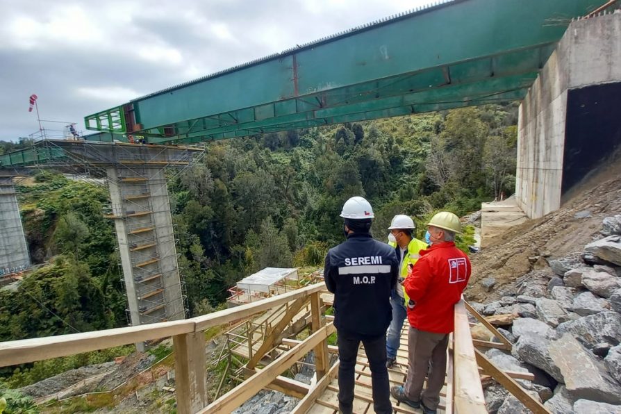 OBRAS PÚBLICAS FINALIZA LANZAMIENTO DEL PAR DE VIGAS DEL VIADUCTO GAMBOA