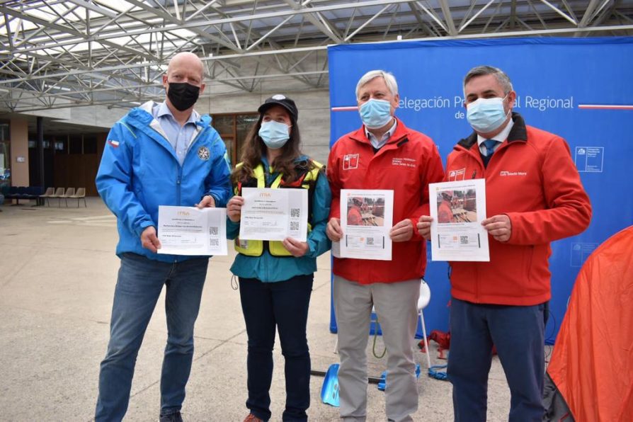 Rescatistas del cuerpo de socorro andino local reciben importante certificación