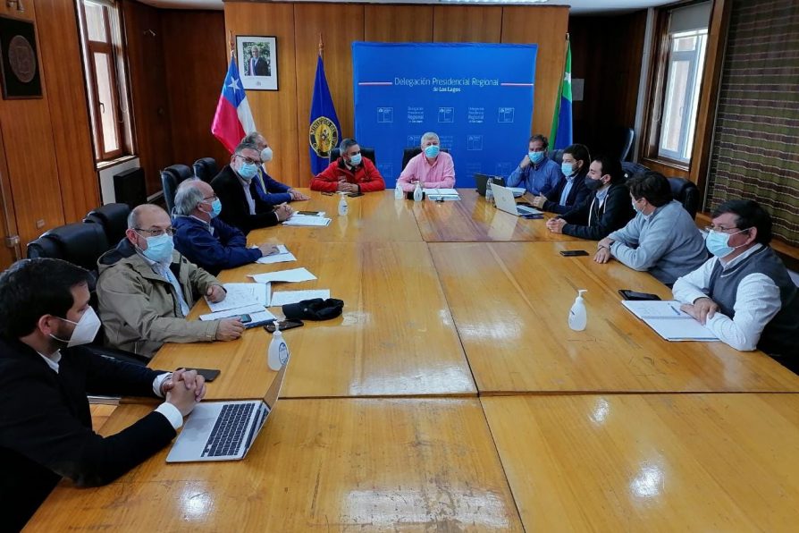 Revisan avances en proceso de reconstrucción y aportes directos para afectados por el incendio en Castro