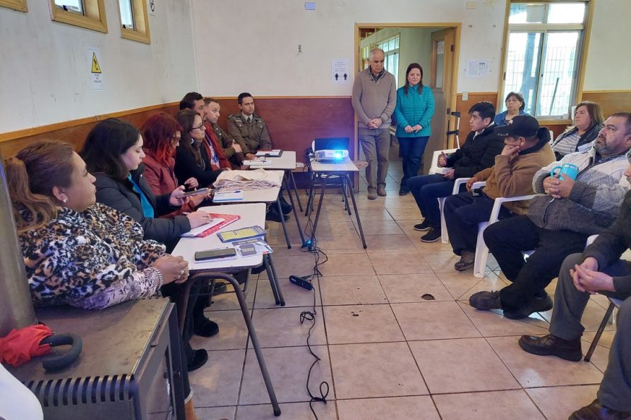 Realizan charla sobre “Denuncia Seguro” a vecinos y vecinas de Alerce