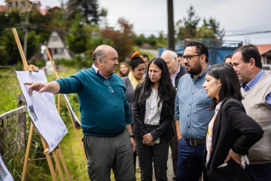 Subsecretario Cataldo y Delegada Moreira recorren proyectos de obras públicas en Puerto Octay