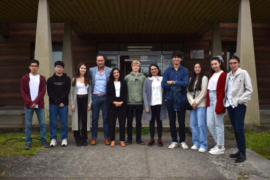 Desayuno con estudiantes de la Región de Los Lagos que recibieron distinciones por su trayectoria educativa