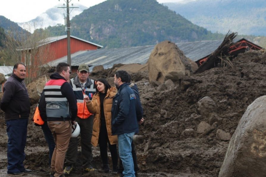 Autoridades regionales inspeccionan avances en despeje de ruta 7 tras remoción en masa