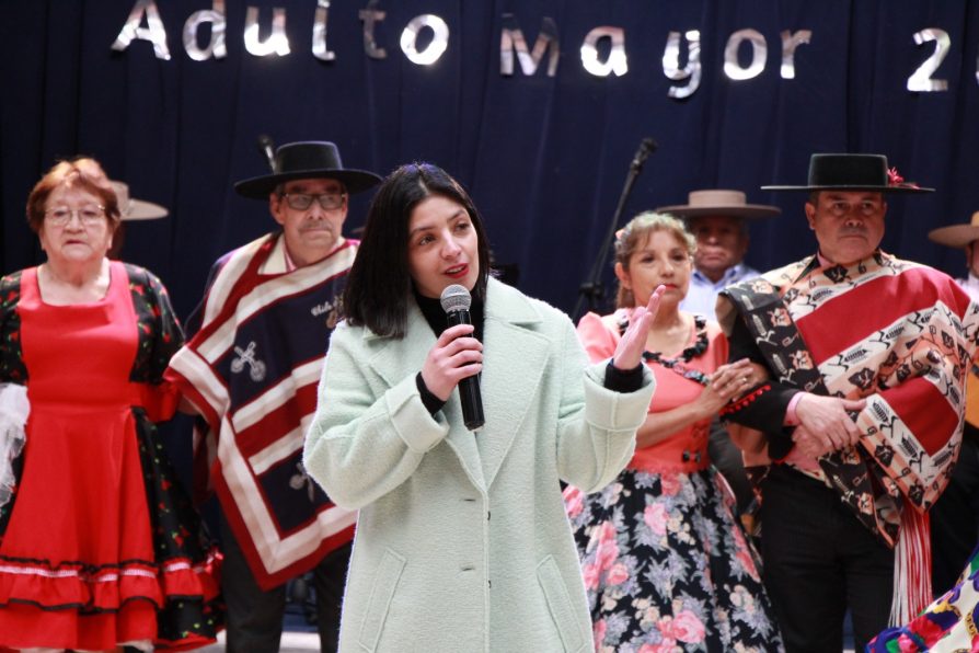 Pareja de Puerto Montt gana campeonato provincial de cueca del adulto mayor