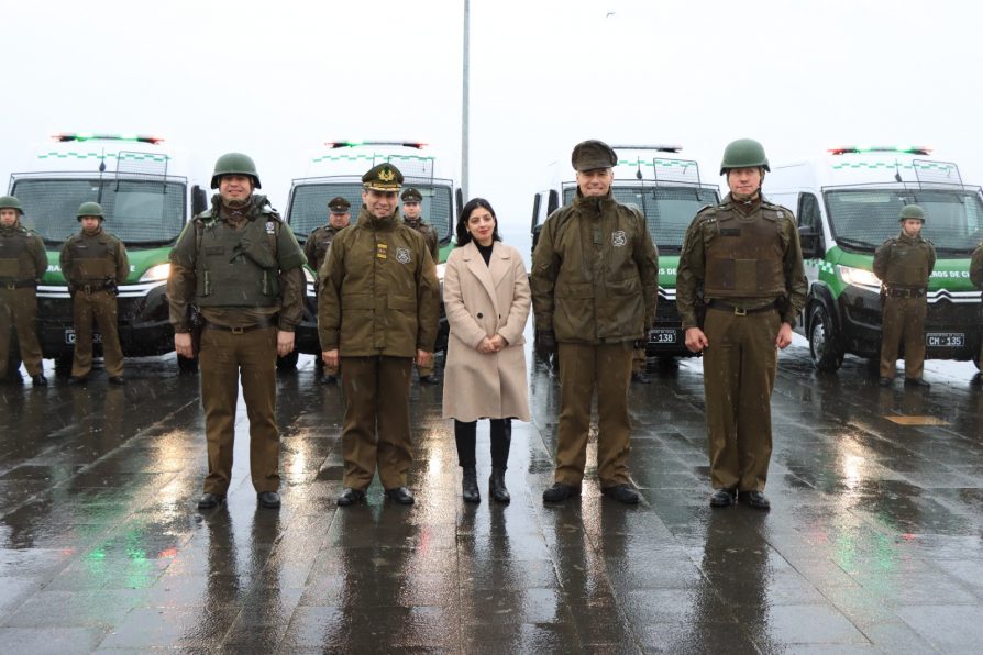 Carabineros recibe 13 nuevos vehículos para labores preventivas