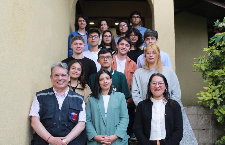 Autoridades desayunan con estudiantes que recibieron Distinción a las Trayectorias Educativas en la PAES