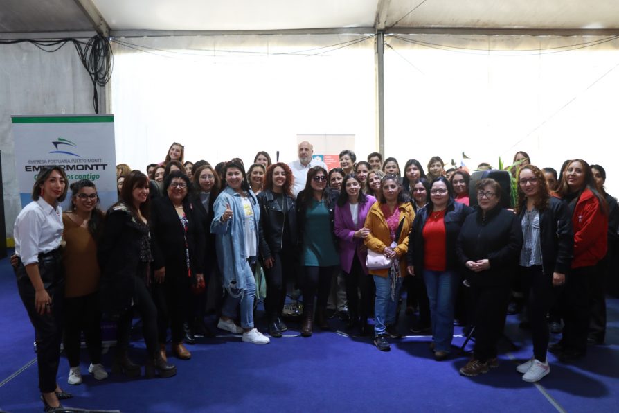 Delegada Presidencial Regional participa en ceremonia a mujeres de la Industria Portuaria