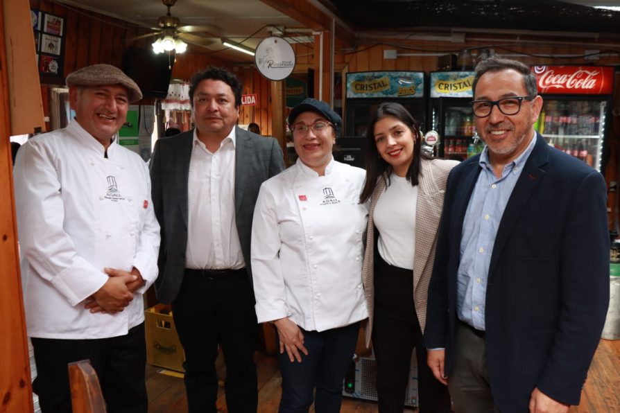 Autoridades de Los Lagos celebran Día de la Cocina Chilena en tradicional restaurant de Puerto Montt “La Rinconada”