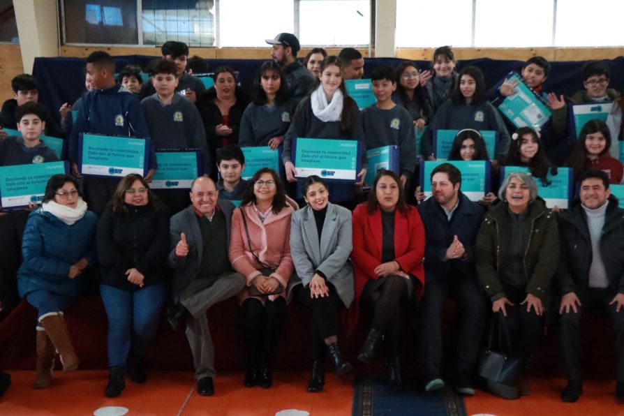 Junaeb inició entrega de más de 7 mil computadores a estudiantes de séptimo de la región