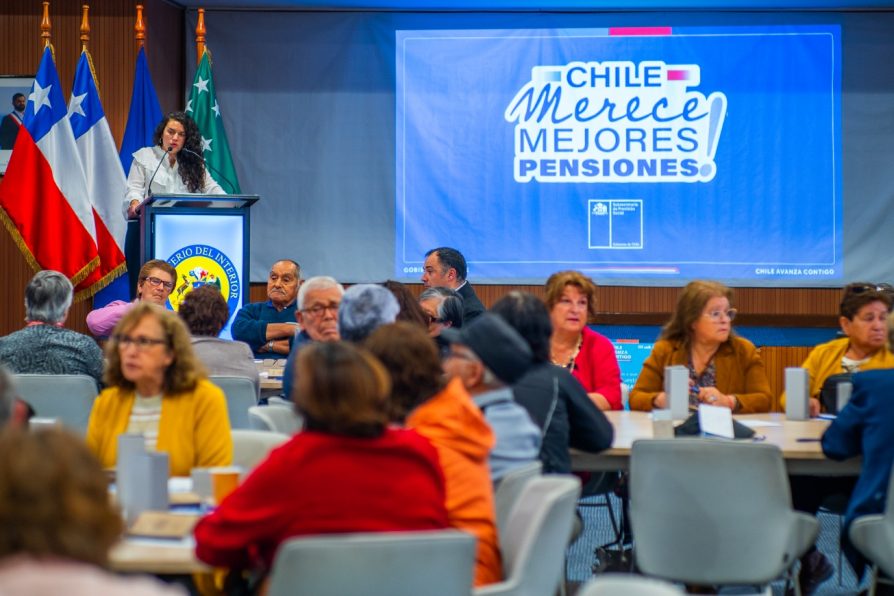 Cerca de 100 personas mayores asistieron a diálogo ciudadano “Chile tendrá mejores pensiones” en Puerto Montt