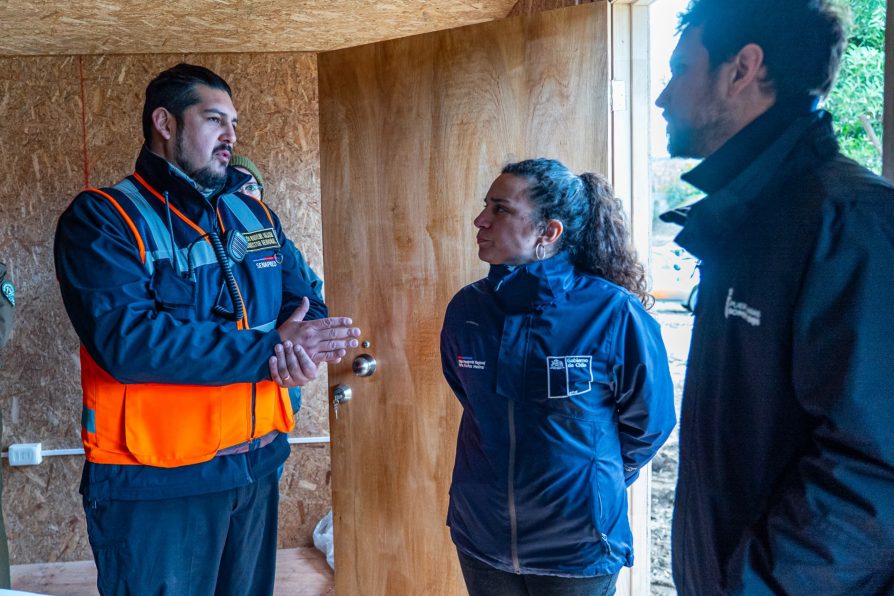 Inician entrega de viviendas de emergencia a damnificados por tornado en Puerto Varas