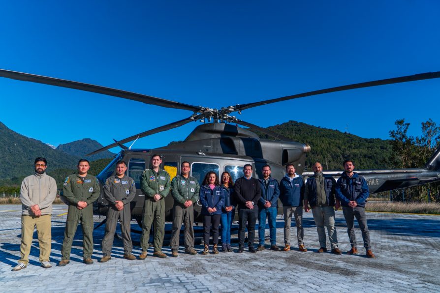 Concretan traslado aéreo de alimento para ganado en sectores aislados de Cochamó