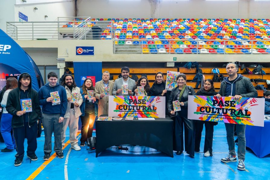 Más de 300 jóvenes del Programa Residencia Familiar de Junaeb participaron en feria estudiantil en Puerto Montt