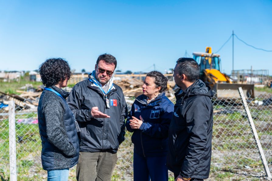 Acción coordinada entre organismos públicos permitió el desarme de viviendas en terreno fiscal de Alerce
