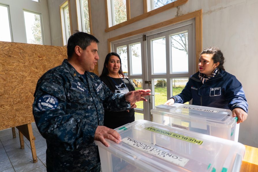 Delegada Presidencial Regional y Armada realizan inspección en locales de votación insulares de la región