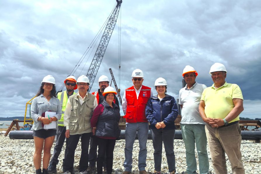 Delegada Paulina Muñoz visitó construcción de nueva infraestructura portuaria en Quenuir